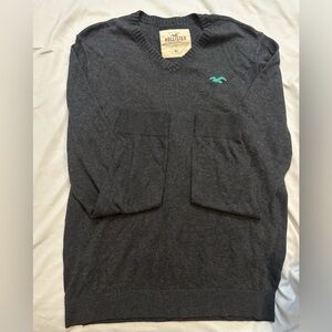 Hollister Men's Charcoal V-Neck Sweater